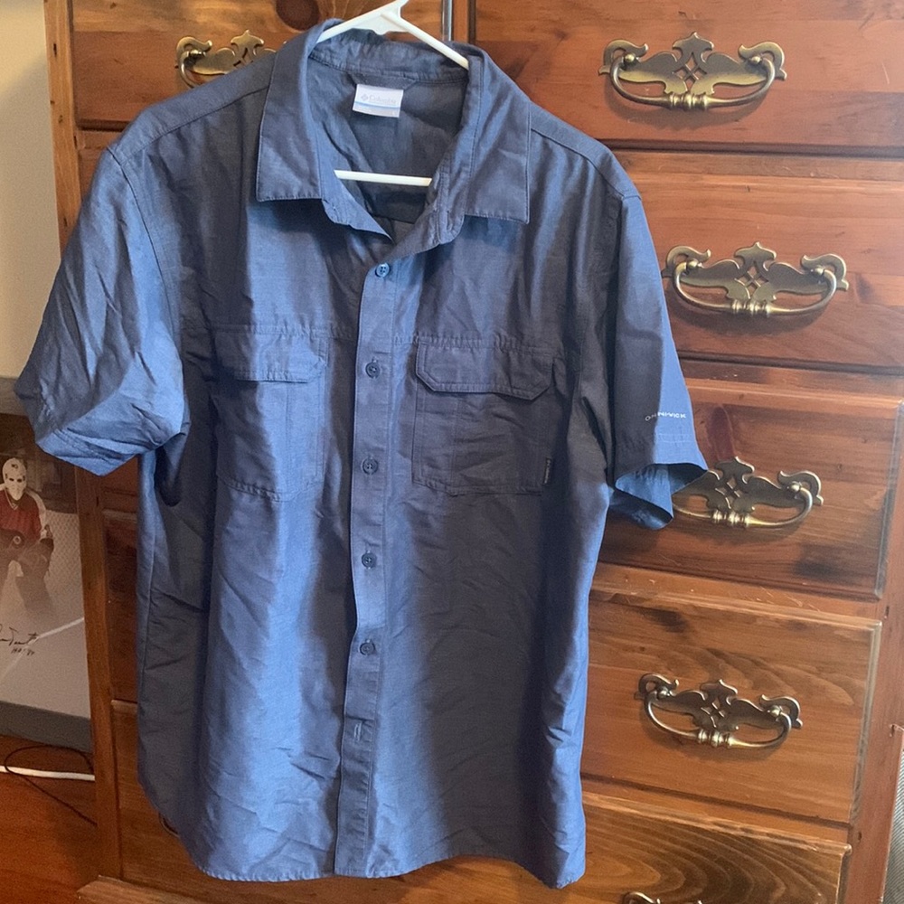 Men’s Columbia brand button down short sleeve shirt